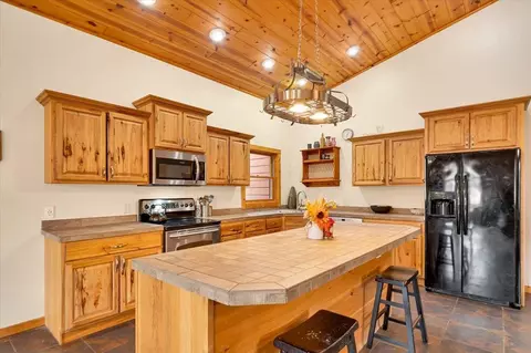 Kitchen - 144 Boot Hill Rd, Custer, SD 57730 photo 1 of 3
