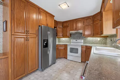 Kitchen - 515 Belair Dr, Custer, SD 57730 photo 4 of 4