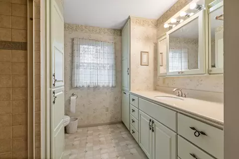 Bath - 515 Belair Dr, Custer, SD 57730 photo 1 of 4