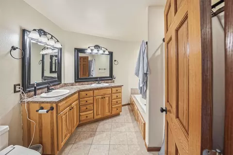 Bath - 10175 Laramie Ln, Summerset, SD 57718 photo 1 of 5