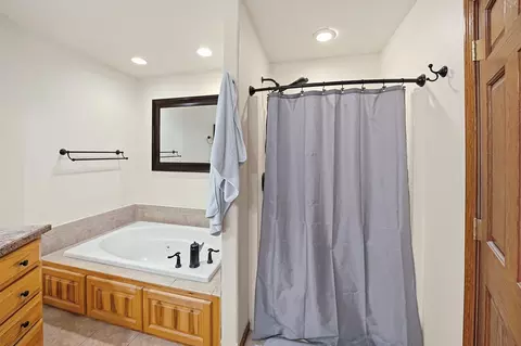 Bath - 10175 Laramie Ln, Summerset, SD 57718 photo 2 of 5