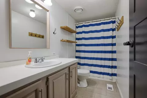 Bath - 1208 Elkhorn Peak Ln, Spearfish, SD 57783 photo 3 of 3