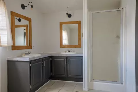 Bath - 1208 Elkhorn Peak Ln, Spearfish, SD 57783 photo 2 of 3