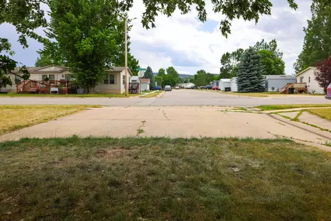 Exterior - 1208 Elkhorn Peak Ln, Spearfish, SD 57783 photo 5 of 8