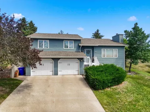 4749 Summerset Dr, Rapid City, SD 57702