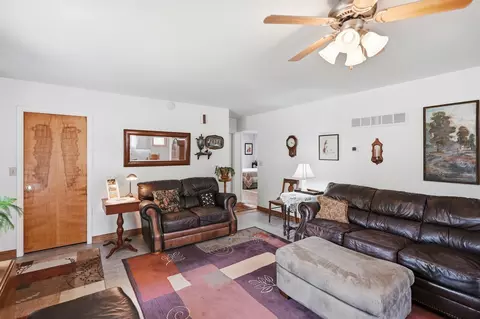 1101 Omaha St, Belle Fourche, SD 57717 photo 6