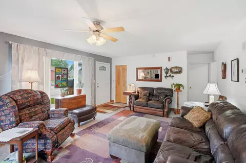 1101 Omaha St, Belle Fourche, SD 57717 photo 2