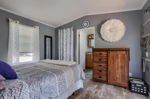 Bedroom - 25555 Harriett Ward Rd, Edgemont, SD 57735 photo 2 of 4