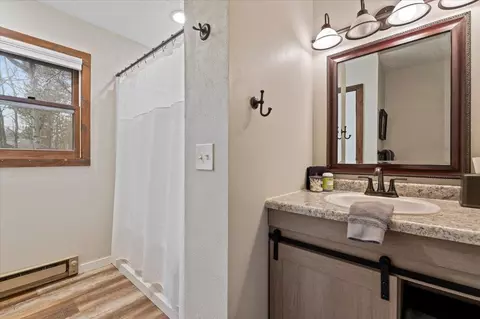 Bath - 21155 Last Chance Trl, Lead, SD 57754 photo 2 of 3