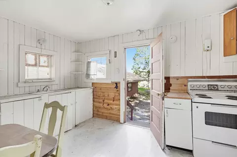 Kitchen - 475 Gordon St, Custer, SD 57730 photo 2 of 2