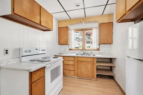 Kitchen - 475 Gordon St, Custer, SD 57730 photo 1 of 2
