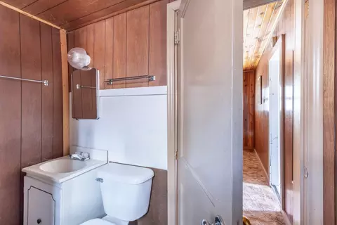 Bath - 475 Gordon St, Custer, SD 57730 photo 2 of 2