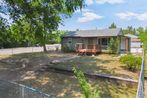 Exterior - 302 E Jackson St, Rapid City, SD 57701 photo 2 of 5