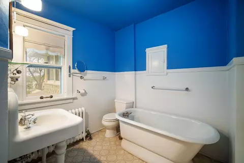 Bath - 835 Harding St, Belle Fourche, SD 57717 photo 3 of 5