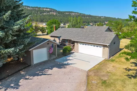 10404 Pinehurst Ct, Rapid City, SD 57702