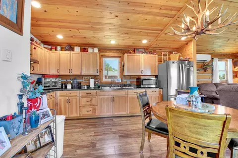Kitchen - 10297 Timber Trl, Edgemont, SD 57735 photo 2 of 2
