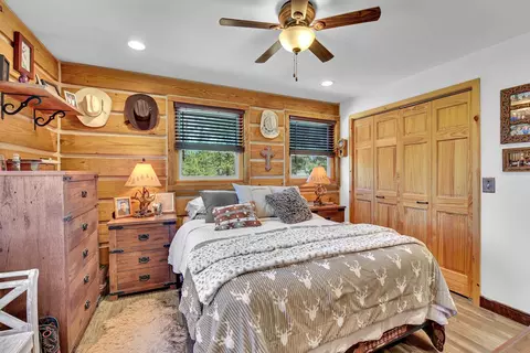 Bedroom - 10297 Timber Trl, Edgemont, SD 57735 photo 1 of 4