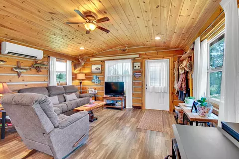 Living - 10297 Timber Trl, Edgemont, SD 57735 photo 3 of 4