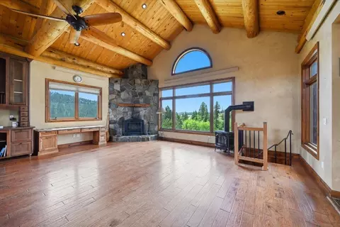 Living - 22231 Nahant Rd, Lead, SD 57754 photo 1 of 3