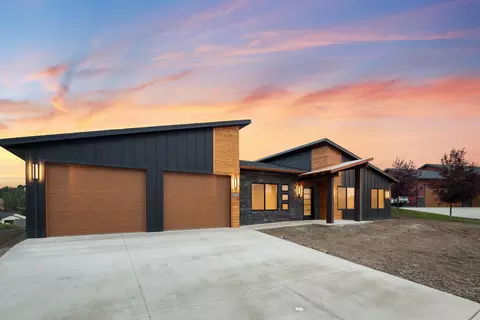 4307 Shaker Dr, Rapid City, SD 57701