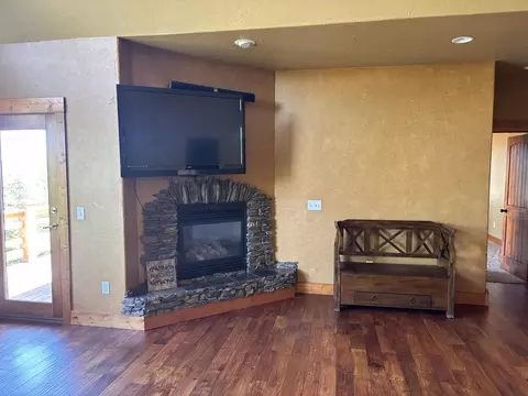 Living - 188 Oak Ridge Rd, Spearfish, SD 57783 photo 2 of 4
