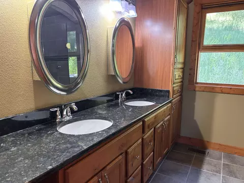 Bath - 188 Oak Ridge Rd, Spearfish, SD 57783 photo 1 of 3
