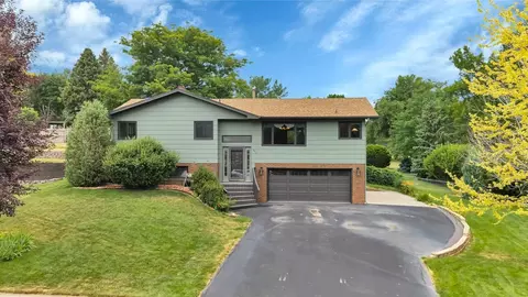 3317 Flint Dr, Rapid City, SD 57702
