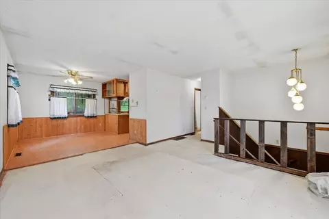 Living - 25015 Chandler Dr, Custer, SD 57730 photo 3 of 3