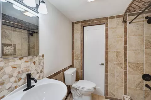 Bath - 17 Clay St, Custer, SD 57730 photo 4 of 5