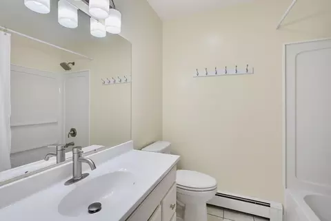 Bath - 17 Clay St, Custer, SD 57730 photo 2 of 5