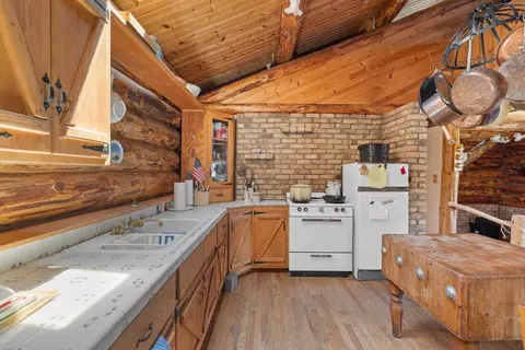 Kitchen - 25482 Hell Canyon Rd, Custer, SD 57730 photo 3 of 4