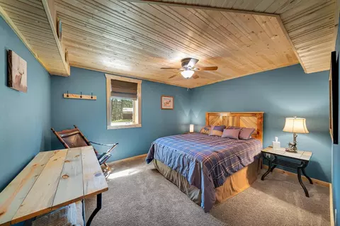 Bedroom - 25263 Ridgeview Rd, Custer, SD 57730 photo 8 of 9