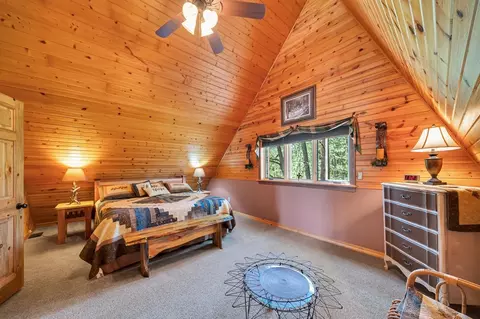Bedroom - 25263 Ridgeview Rd, Custer, SD 57730 photo 6 of 9
