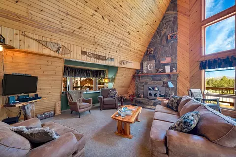 Living - 25263 Ridgeview Rd, Custer, SD 57730 photo 2 of 5