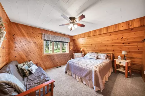 Bedroom - 25263 Ridgeview Rd, Custer, SD 57730 photo 1 of 9