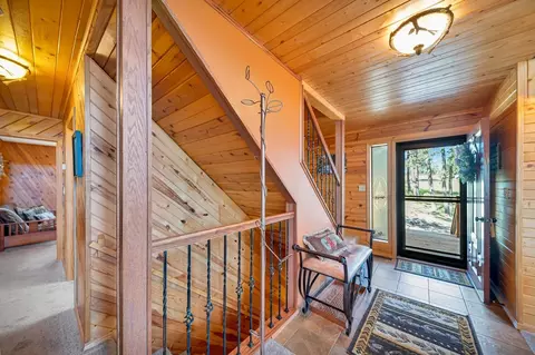 Entry Way - 25263 Ridgeview Rd, Custer, SD 57730 photo 2 of 4