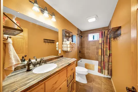 Bath - 25263 Ridgeview Rd, Custer, SD 57730 photo 1 of 3