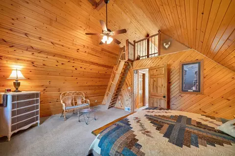Bedroom - 25263 Ridgeview Rd, Custer, SD 57730 photo 5 of 9
