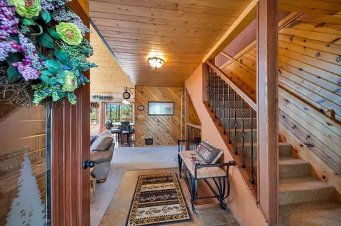 Entry Way - 25263 Ridgeview Rd, Custer, SD 57730 photo 1 of 4
