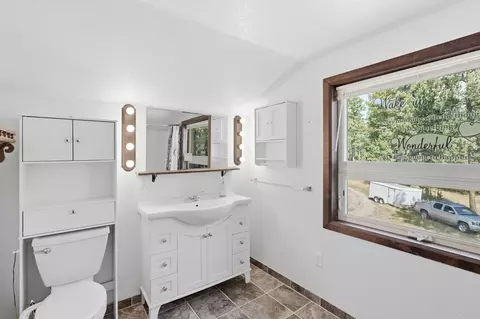 Bath - 20672 Florence Pl, Sturgis, SD 57785 photo 2 of 3