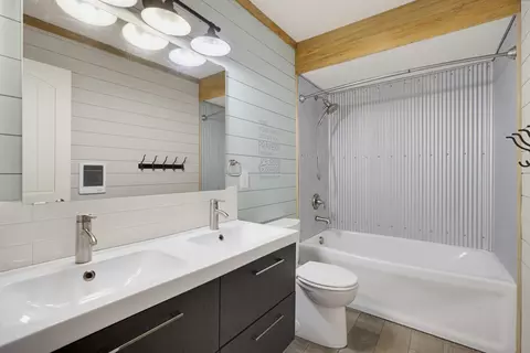Bath - 11477 Farmer Rd, Custer, SD 57730 photo 6 of 6