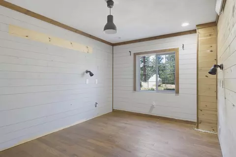 Bedroom - 11477 Farmer Rd, Custer, SD 57730 photo 2 of 2