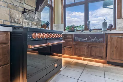 Kitchen - 12322 Bonanza Rd, Custer, SD 57730 photo 3 of 6