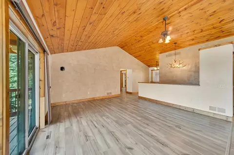 Living - 25007 Chandler Dr, Custer, SD 57730 photo 3 of 6