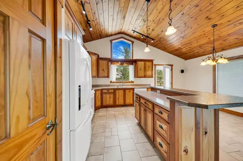 Kitchen - 25007 Chandler Dr, Custer, SD 57730 photo 4 of 5