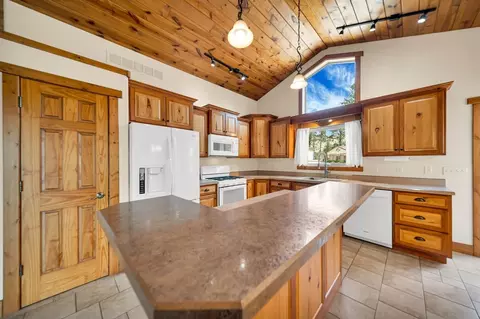 Kitchen - 25007 Chandler Dr, Custer, SD 57730 photo 3 of 5