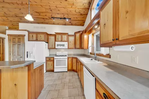 Kitchen - 25007 Chandler Dr, Custer, SD 57730 photo 2 of 5