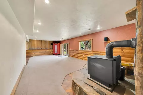 Living - 25007 Chandler Dr, Custer, SD 57730 photo 6 of 6