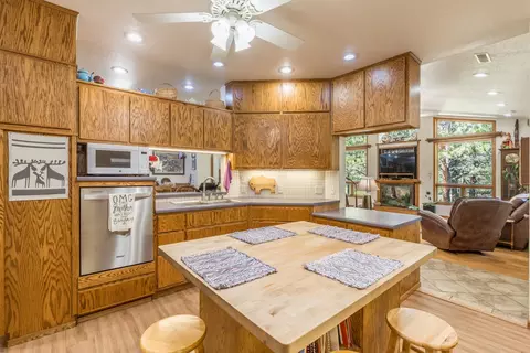 Kitchen - 25246 Holiday Trl, Custer, SD 57730 photo 2 of 6