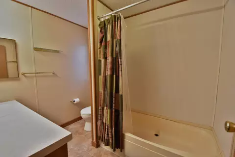 Bath - 12718 Troxell Ln, Nemo, SD 57759 photo 2 of 3